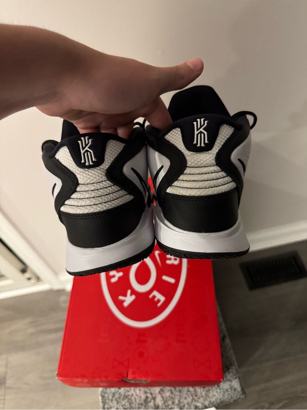 Nike Kyrie Infinity TB
White Black - Picture 3 of 7